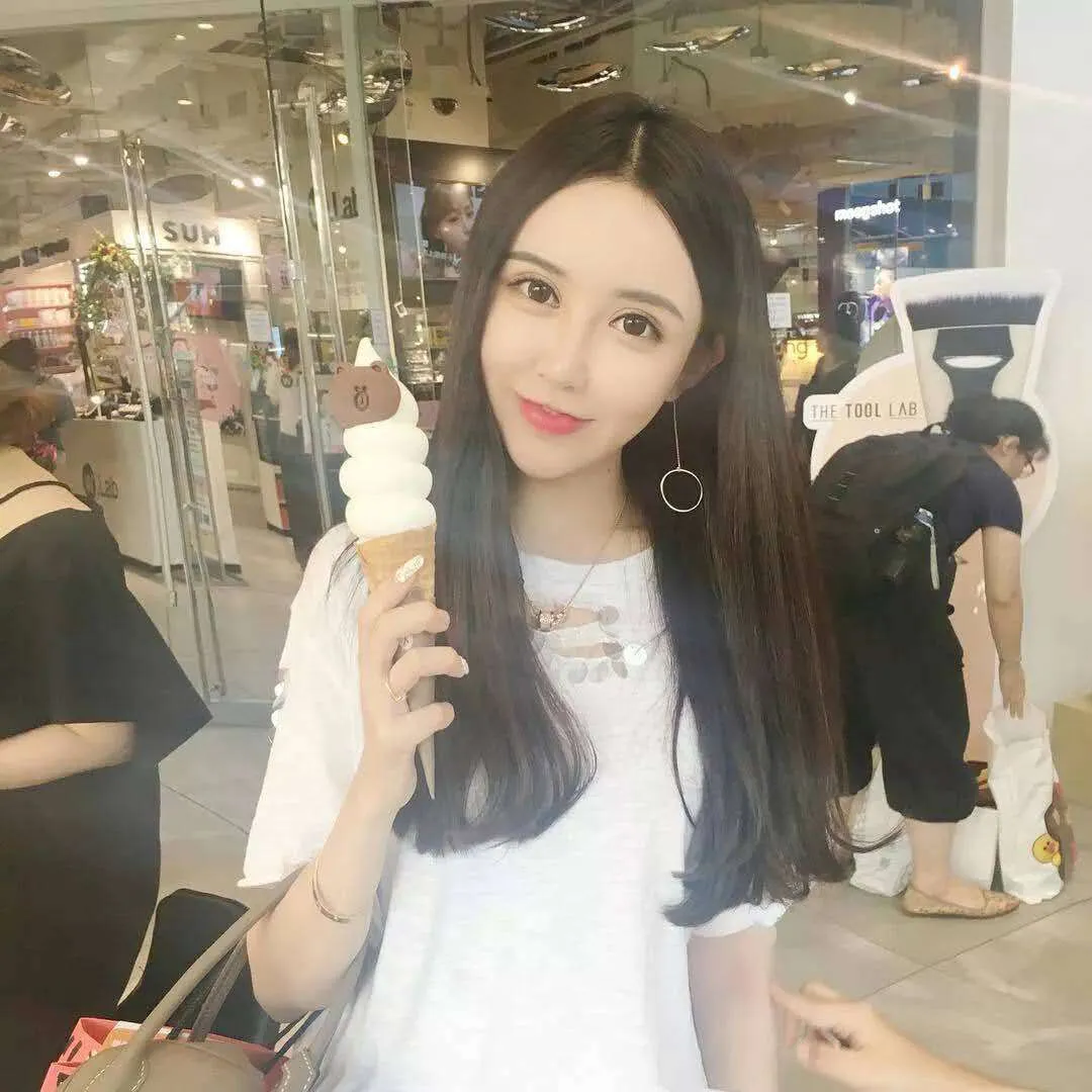 返食金牛区乐乐：年轻貌美，似女友像情人
