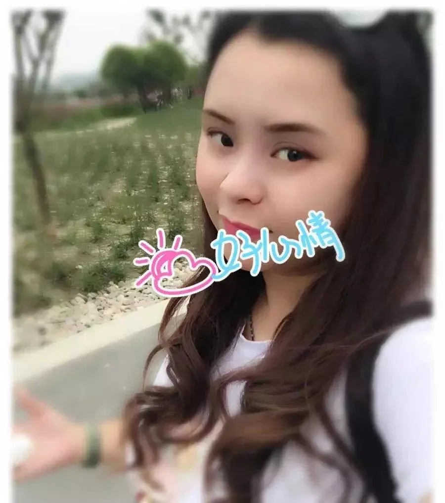 蜀汉路漂亮的G胸妹儿