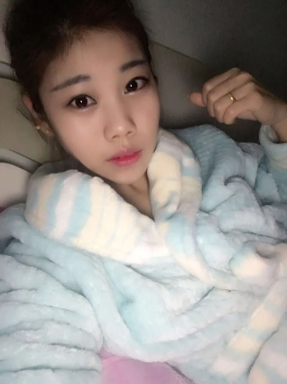 郑州航院空乘专业大二腼腆女孩
