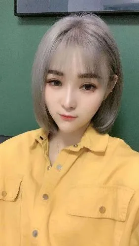 非常不错的一个00后嫩妹子