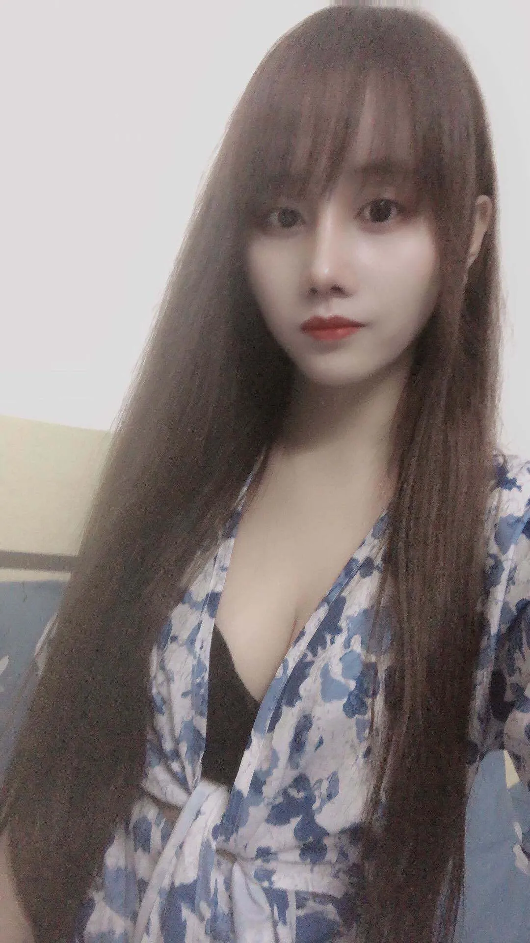 2020年8月2600年轻粉嫩的烟雨，照片就是本人