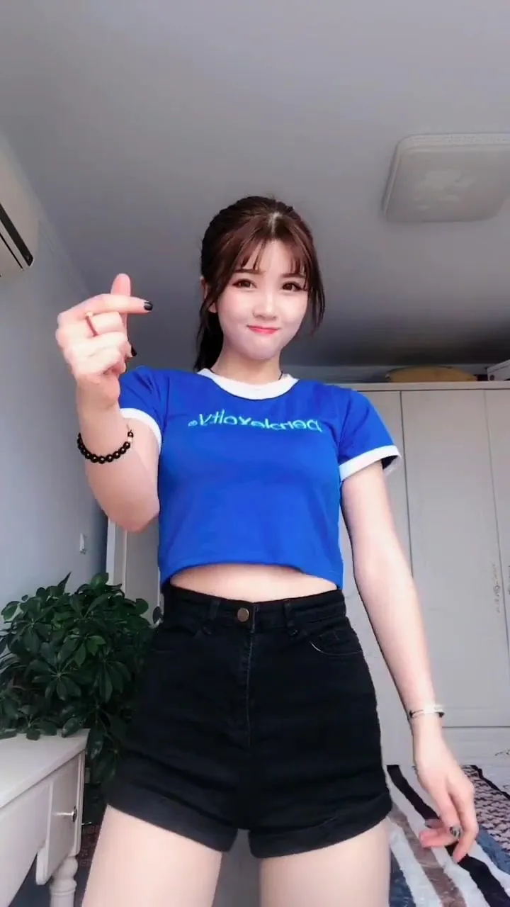 2020年9月10颜值在线胸美腿美的妹子00后