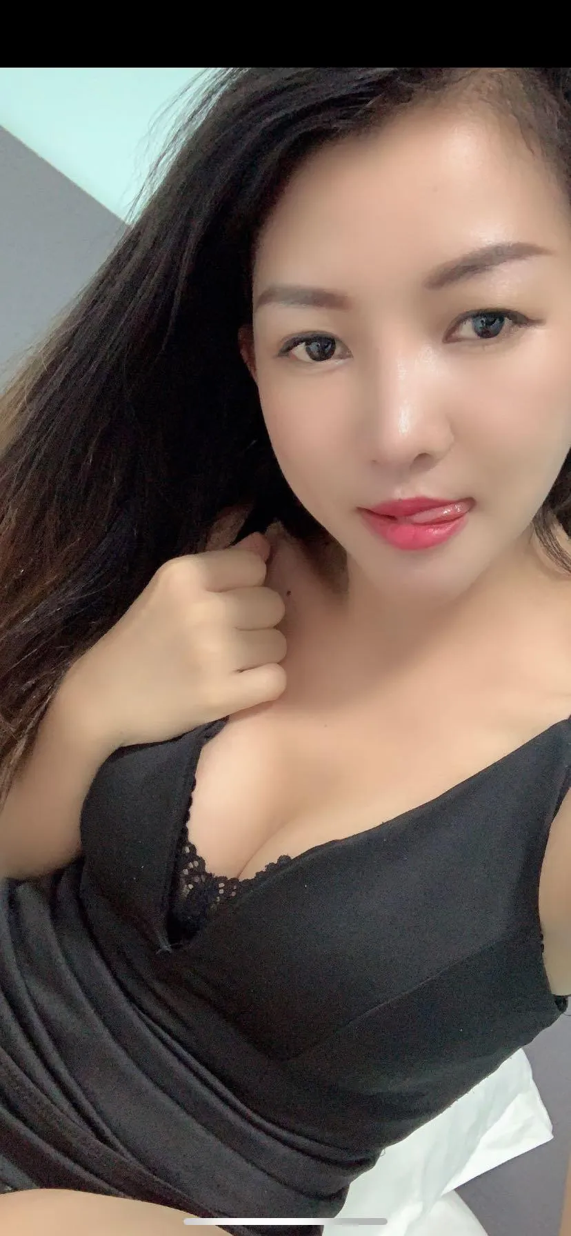 2020年9月13黑丝OL短裙装的萌宝，非常鲜嫩