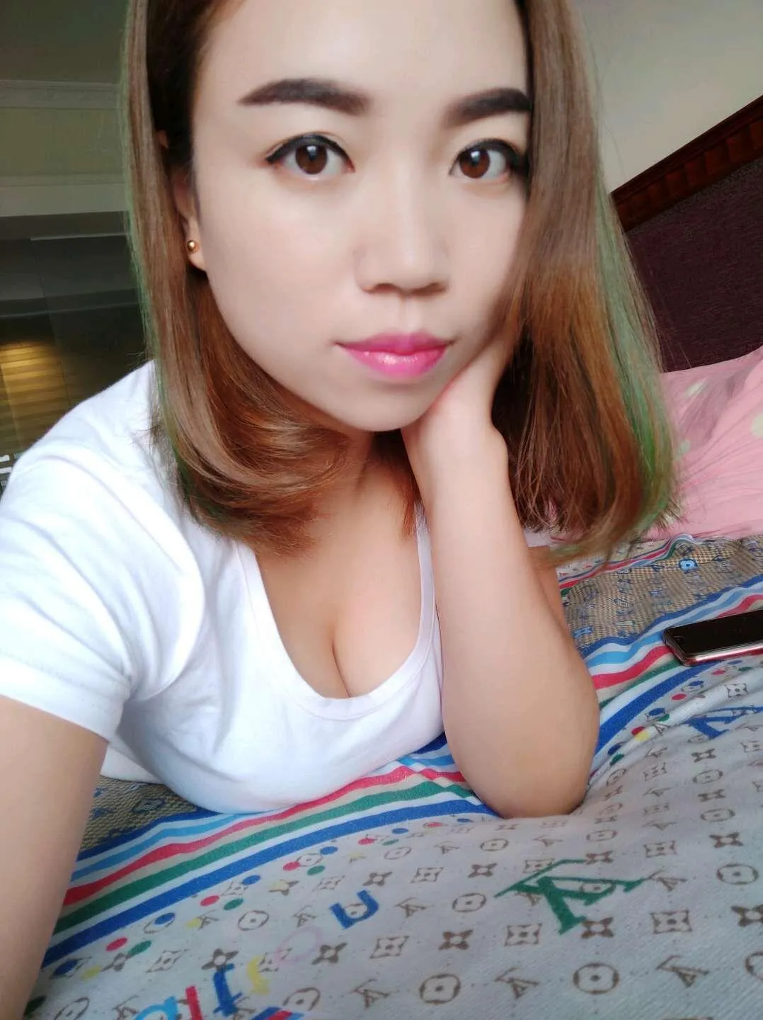 在中山找的一大胸美女，价格实惠