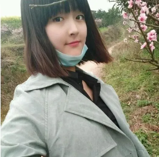 刚大学毕业，长相还行