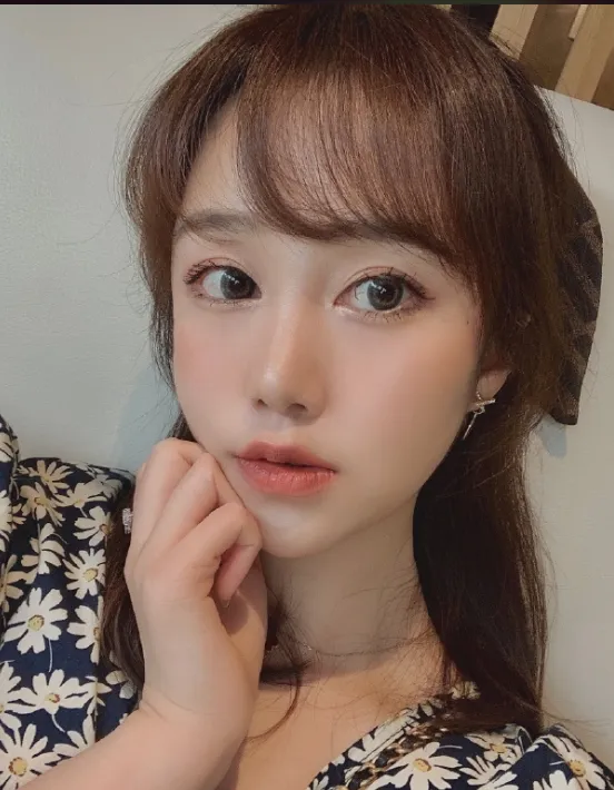 杭州兼职高颜值美女大长腿爽得一逼,水多，下面也很粉嫩。操起来很紧