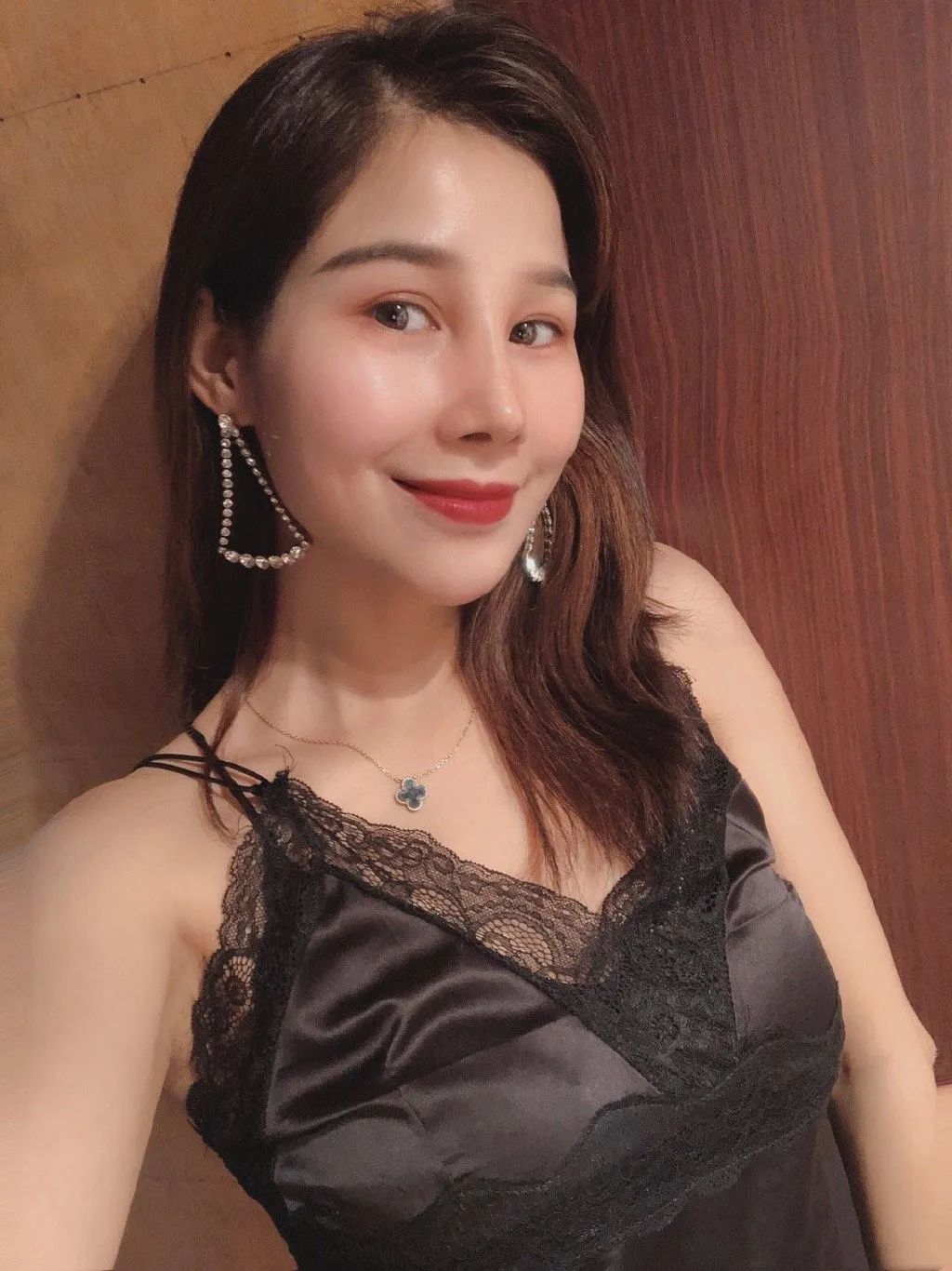 杭州珊儿气质女神.身材一级棒粉.嫩太滑了颜值高服务好
