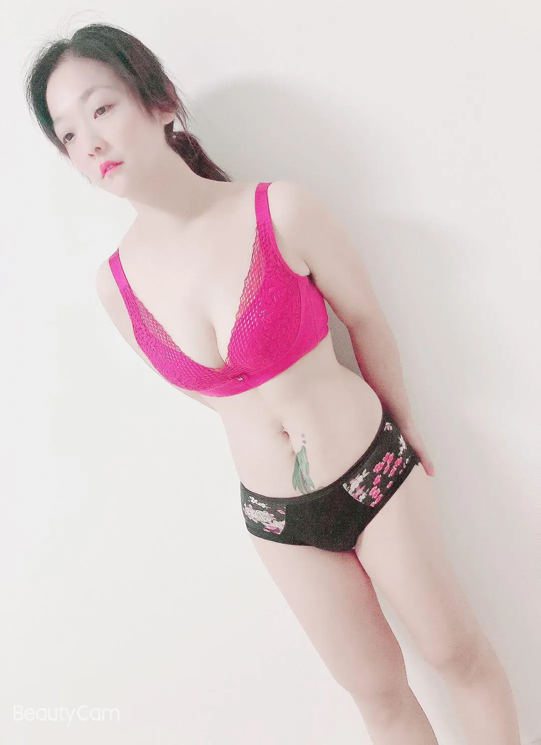 大胸嫩妹，年轻真的可以为所欲为！