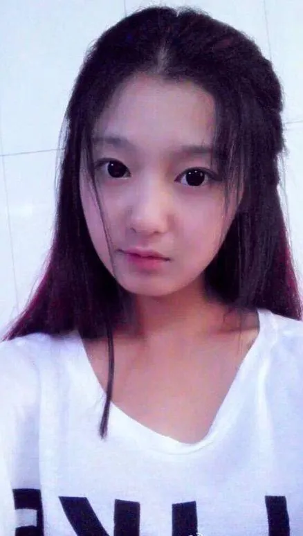 刚大学毕业，出来兼职，温柔清纯,颜值非常高,赞