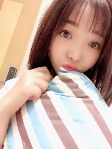 2020年12月15海珠温柔可人的桃子