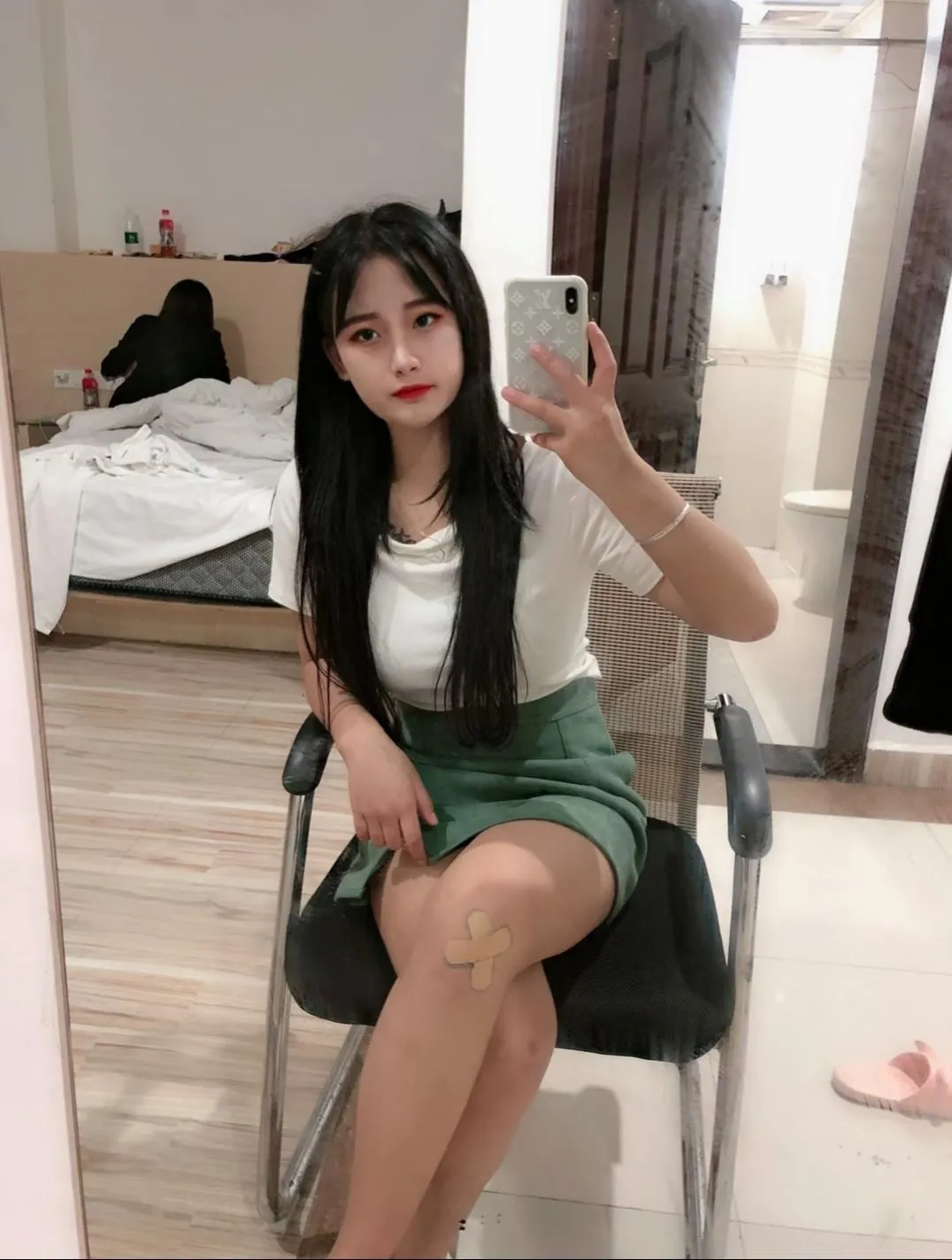 白云小婉：胸挺臀翘下面紧，水多粉嫩耐操忒骚劲