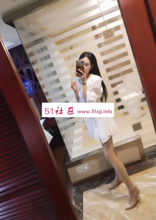 白皙温柔妹子，平时会去跑步锻炼的妹子
