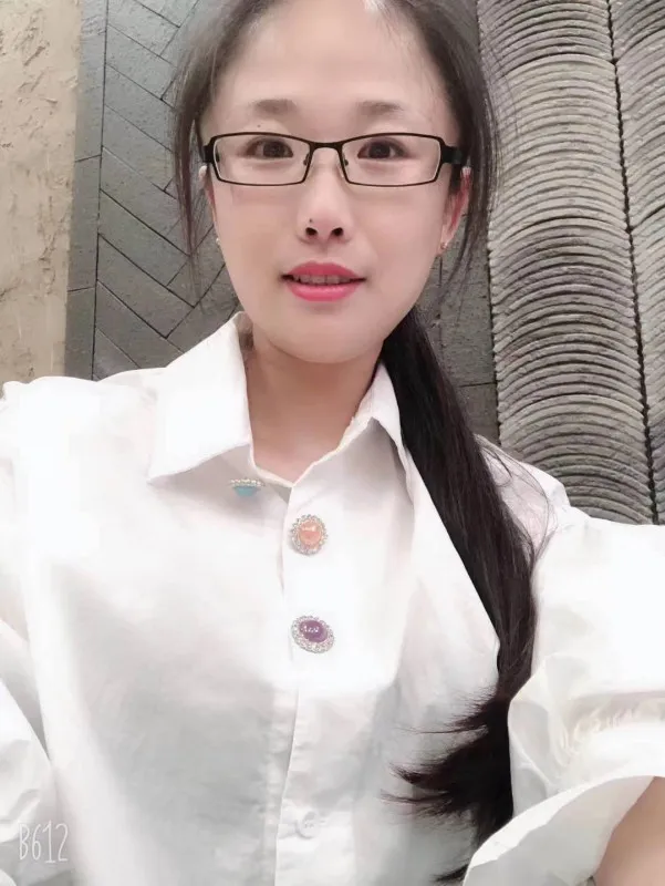 戴眼镜的小美女二刷
