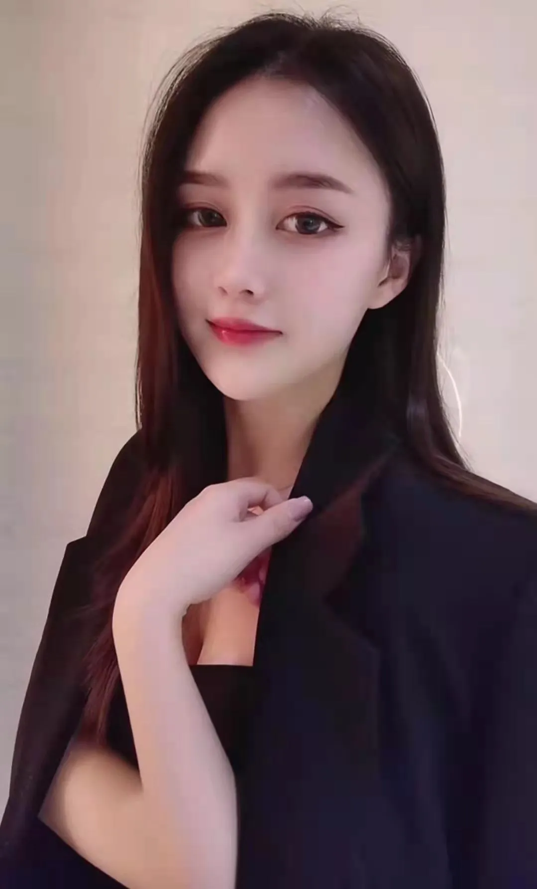 刚开发的温柔系MM姐，青春玉体粉嘟嘟的可亲吻，鲍鱼鲜嫩可口
