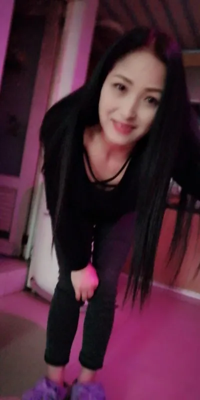 带孩子少妇