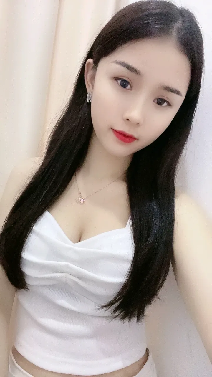 兼职嫩模小姐姐胸.大.水.多.服务棒