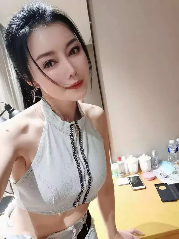 深插粉嫩小穴