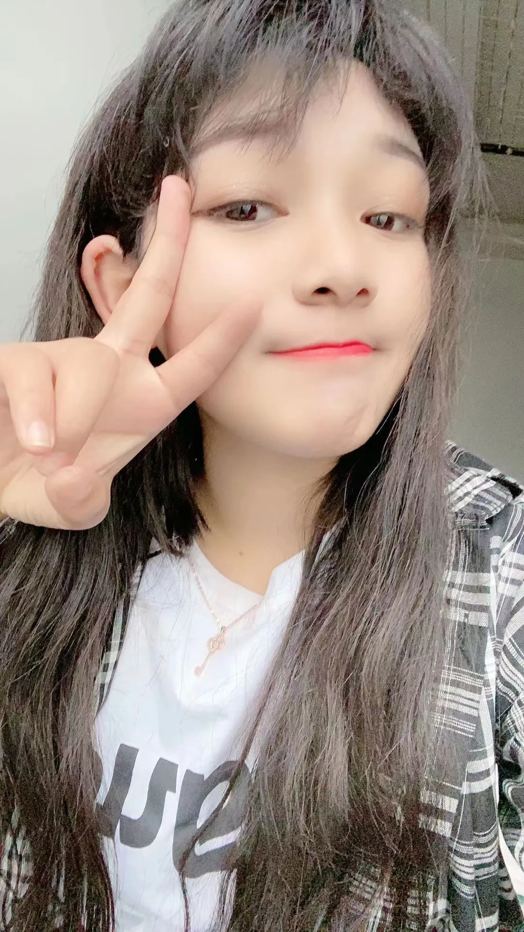 年轻的妹子，自己调教