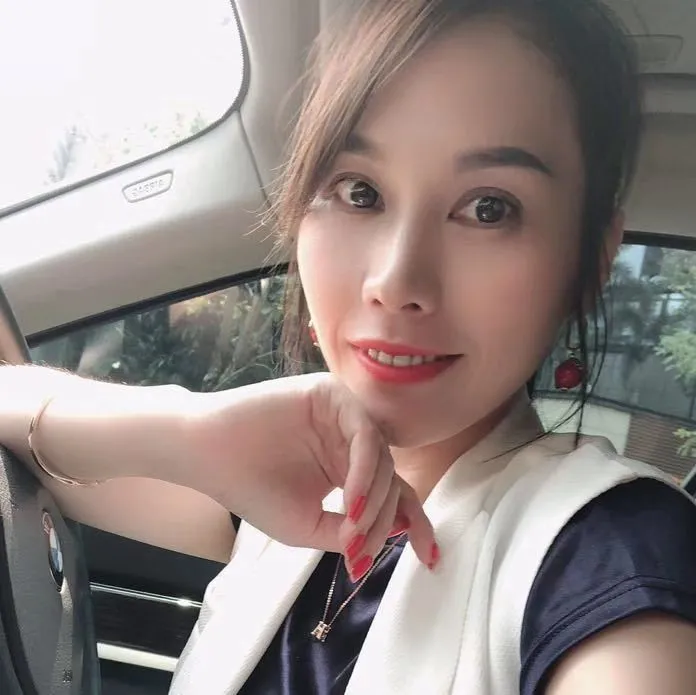 房产销售兼职骚气妹子