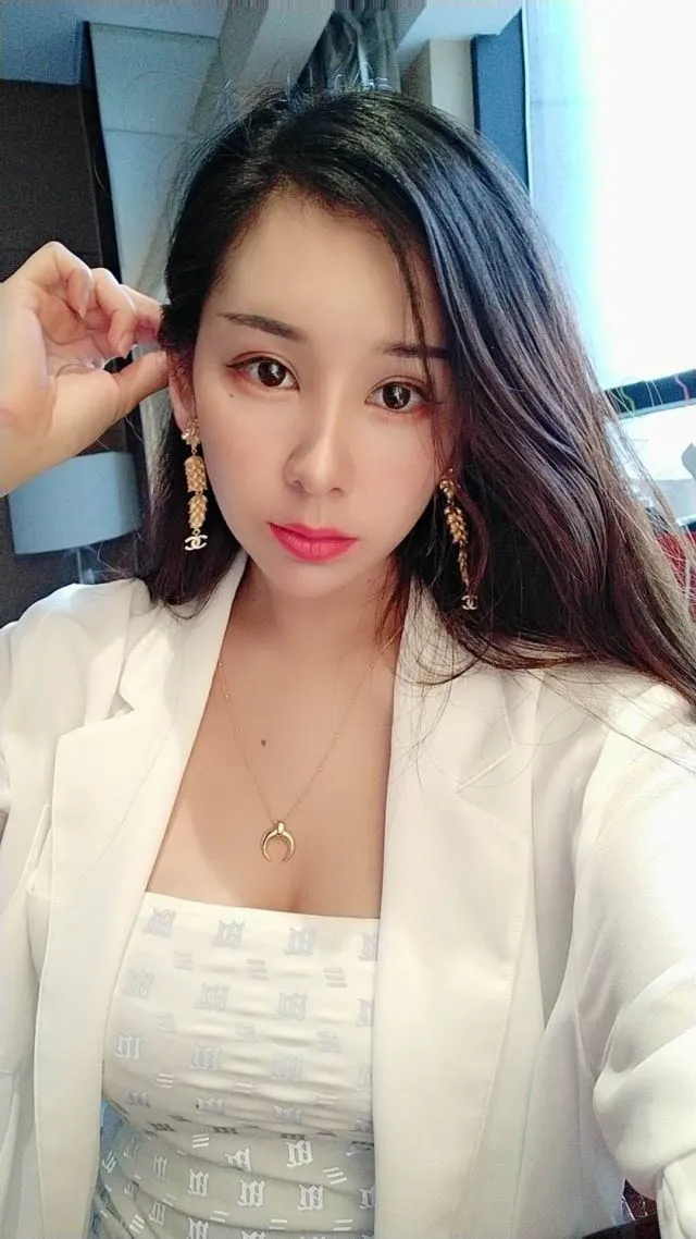 大胸少妇梦晴