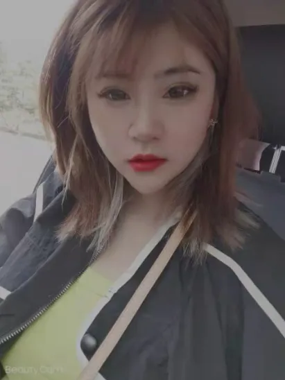 大胸美女秋子