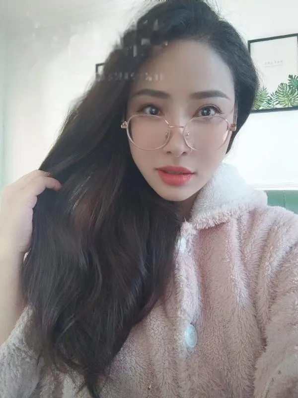 德胜路边娜娜姐姐