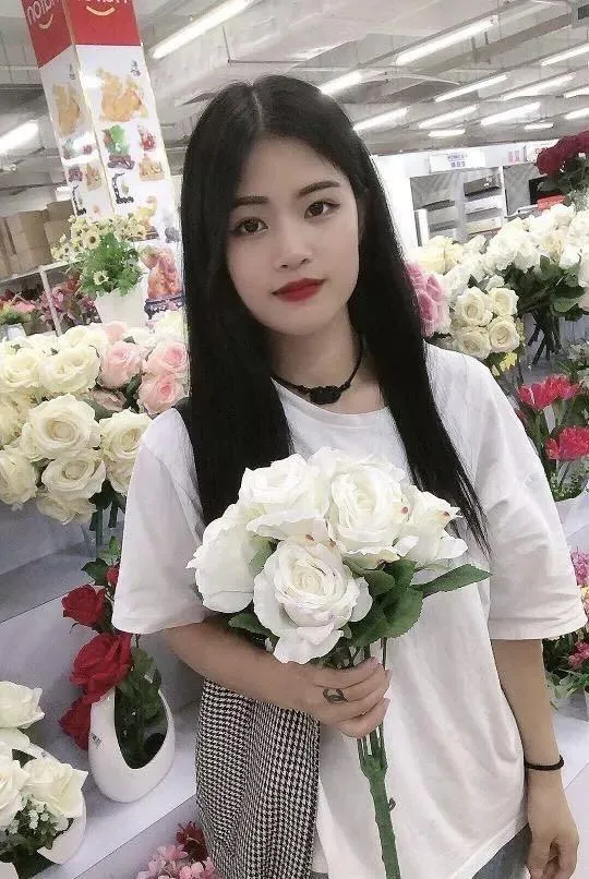 龙华小嫩妞梦梦