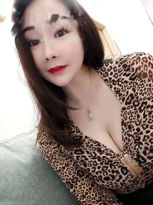 滨江大奶少妇