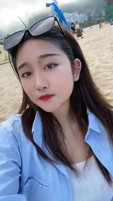 西湖大奶妹子