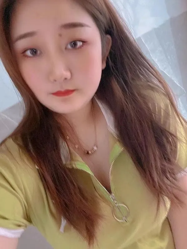西湖大奶妹子