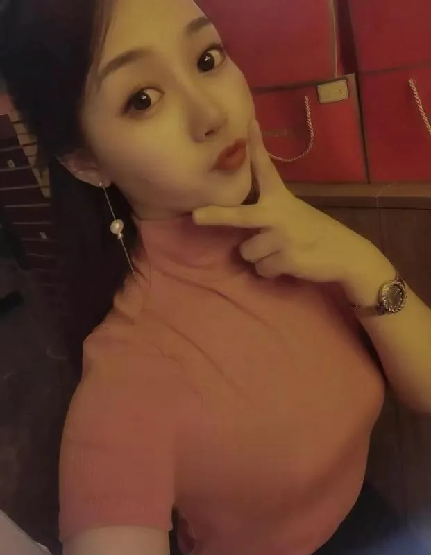 西湖年轻小姐姐