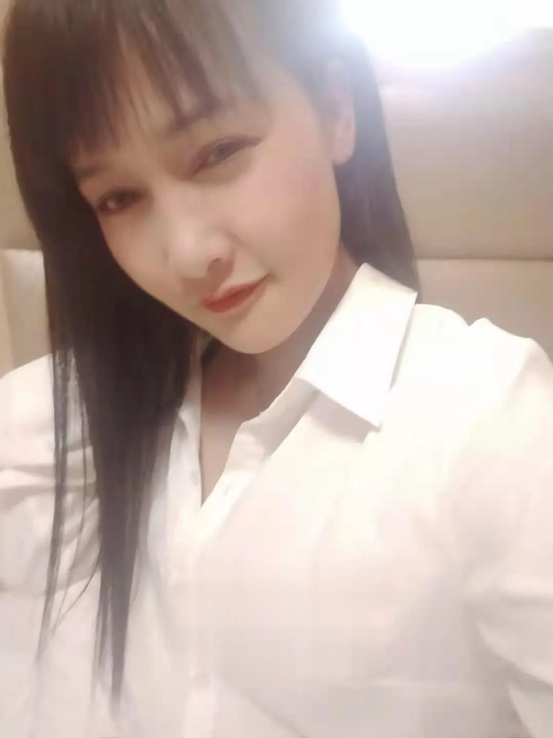 丽江市内美女