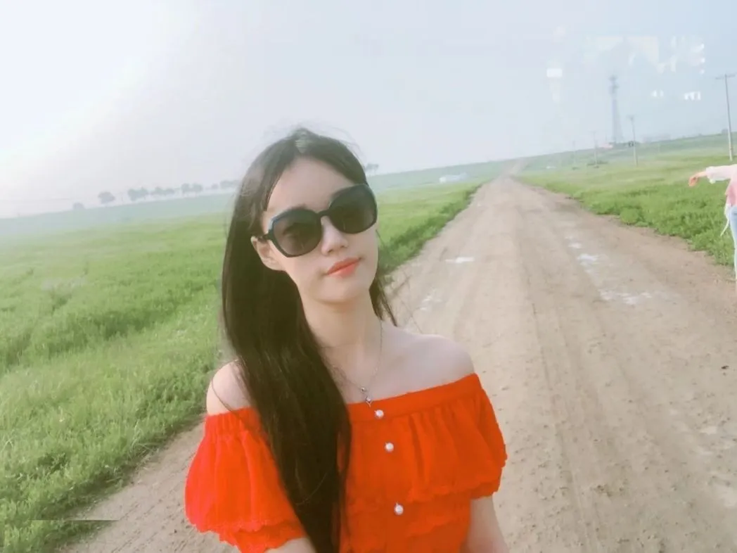 清纯性感姑娘的感觉
