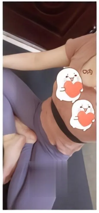 瑜伽妹妹 身体相当柔软 腰细腿长