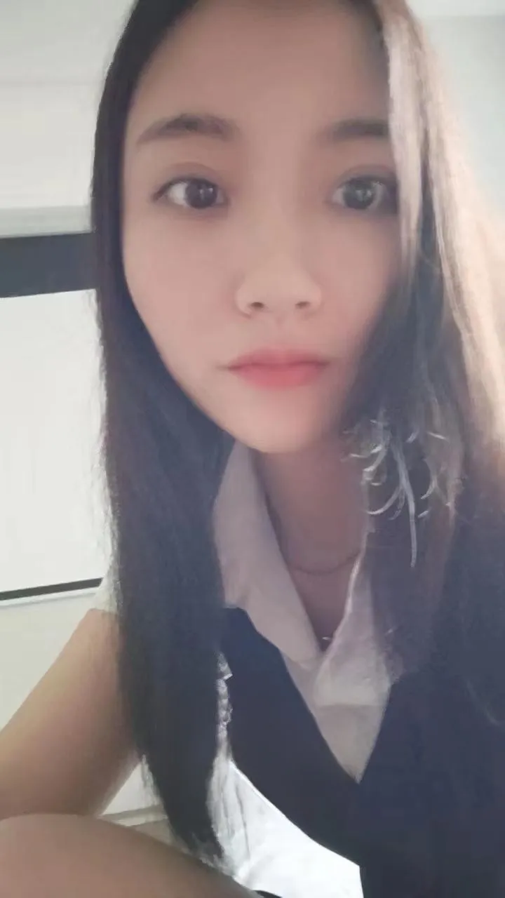 颜值性价比均不错的一个小姐姐