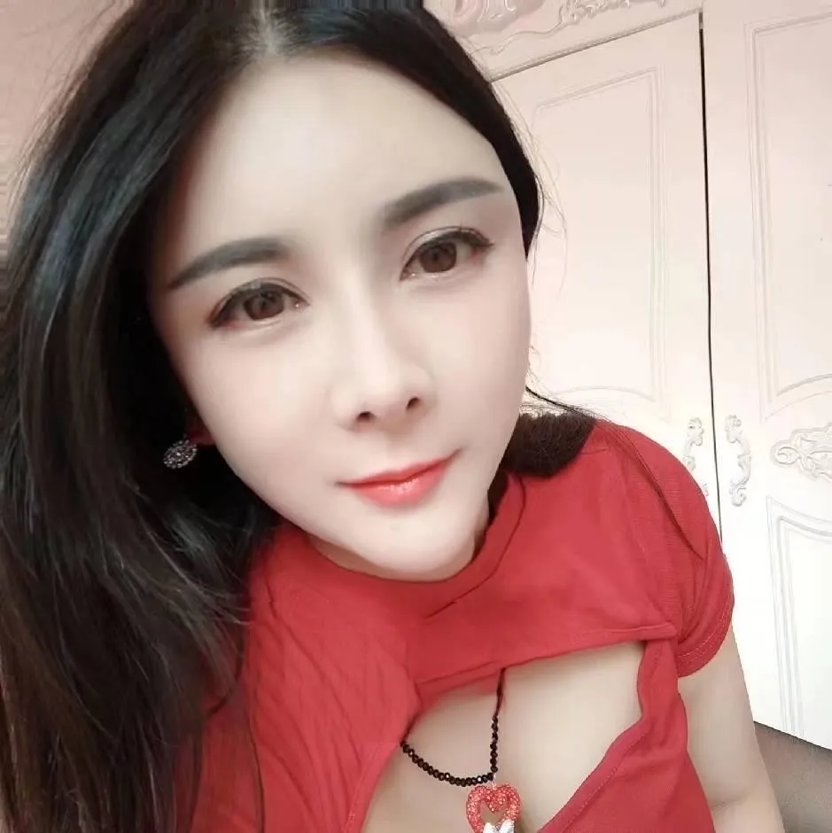 松江浓眉美女