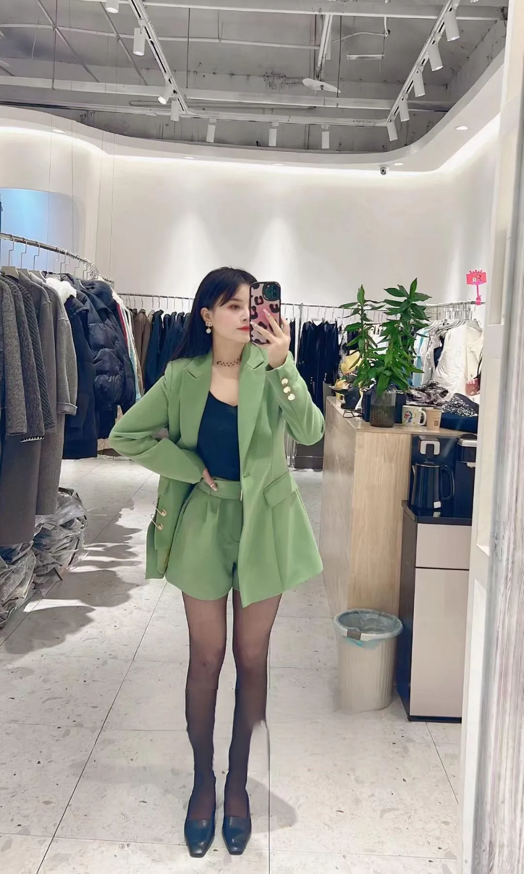 迈皋桥双飞小少妇