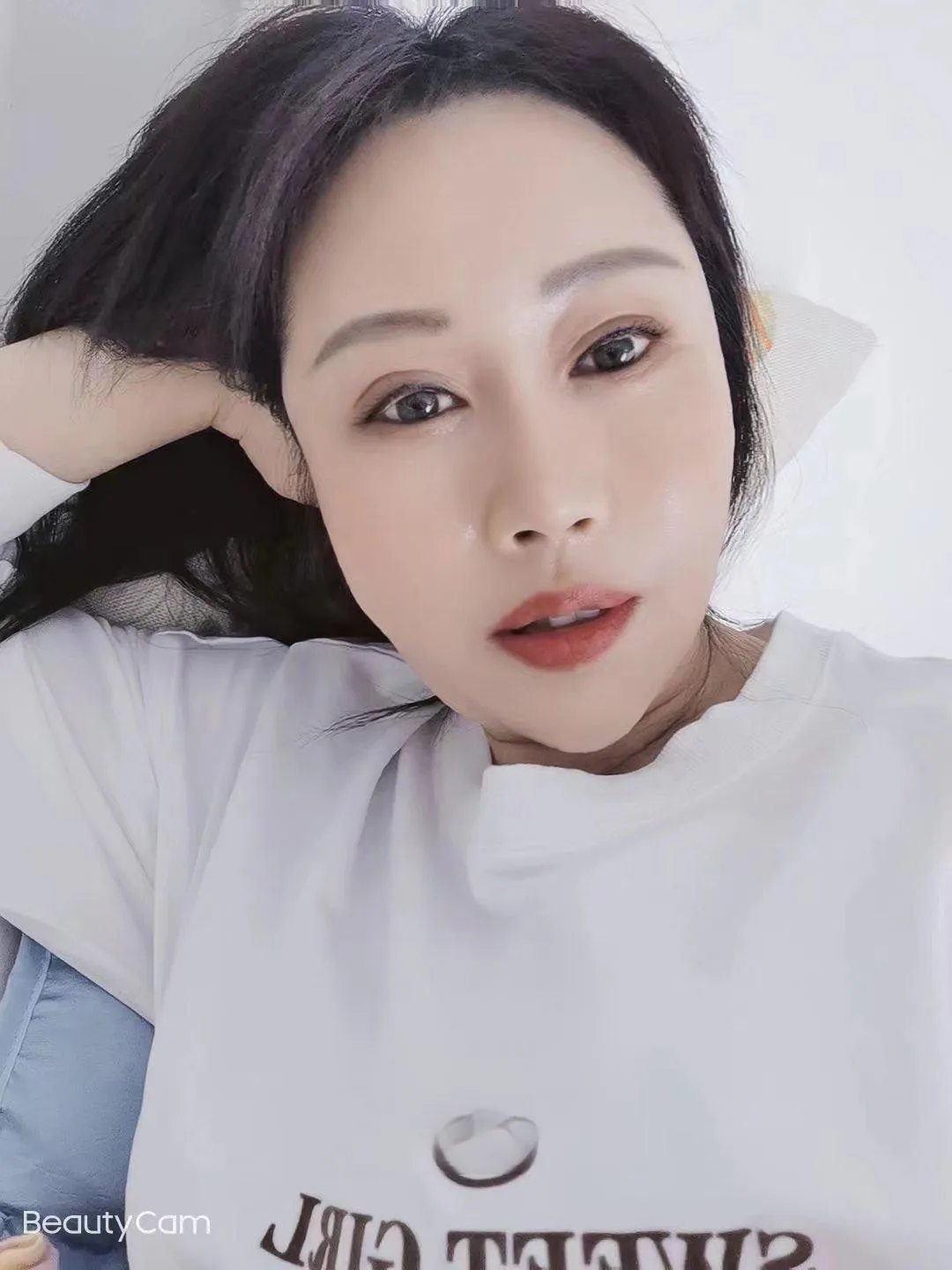 园区跨塘小熟妇