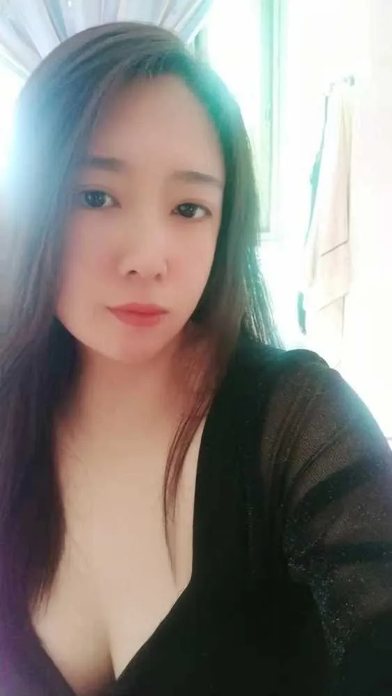 白云大奶少妇珊珊