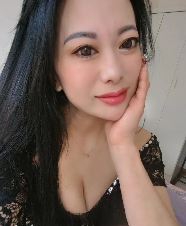 风韵犹存小骚妇阿露