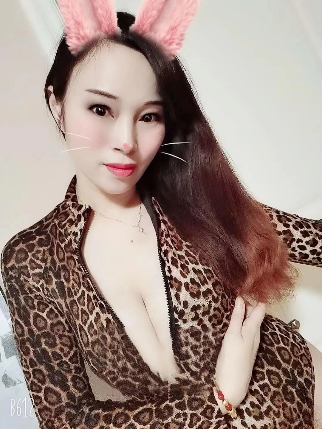 丰满大胸妹子