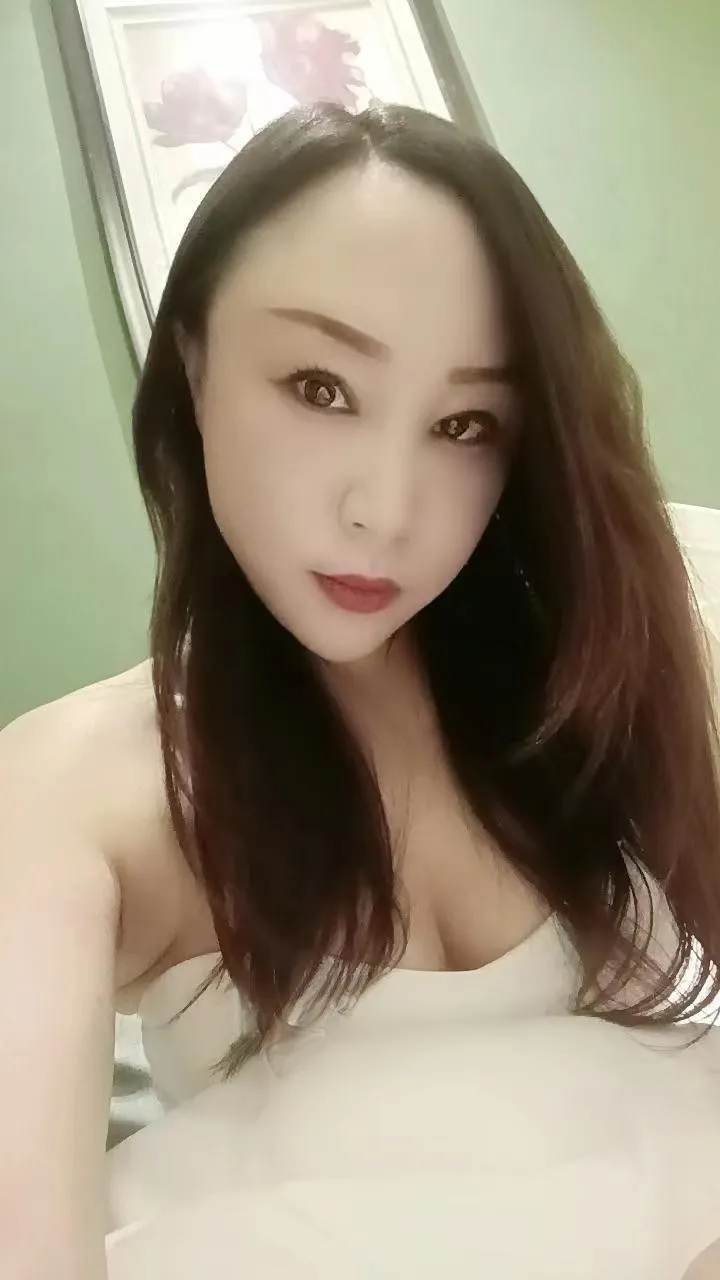 舌吻一绝宛儿