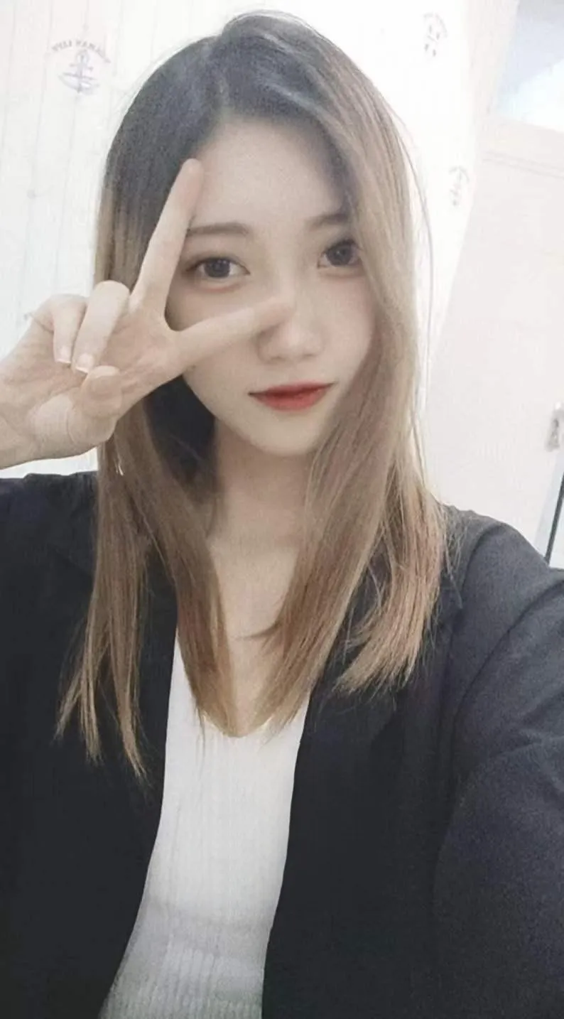 高颜值嫩妹