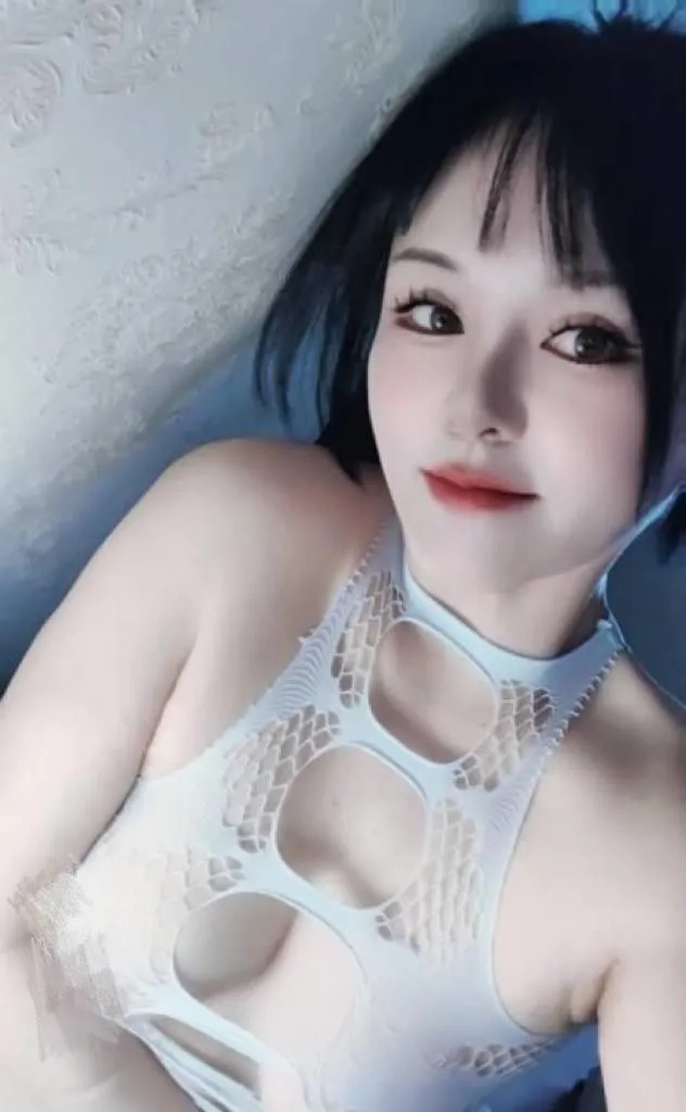 镜湖肤白貌美小可爱