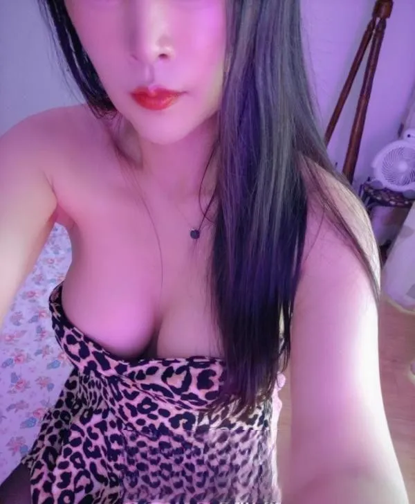 豹纹御姐姗姗