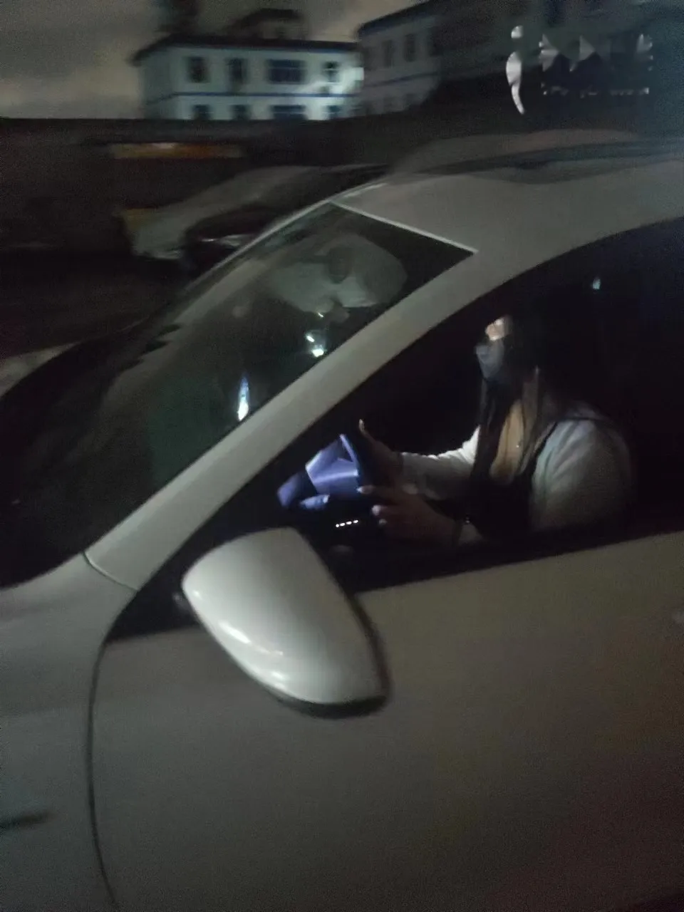 停车场大战车震极品少妇
