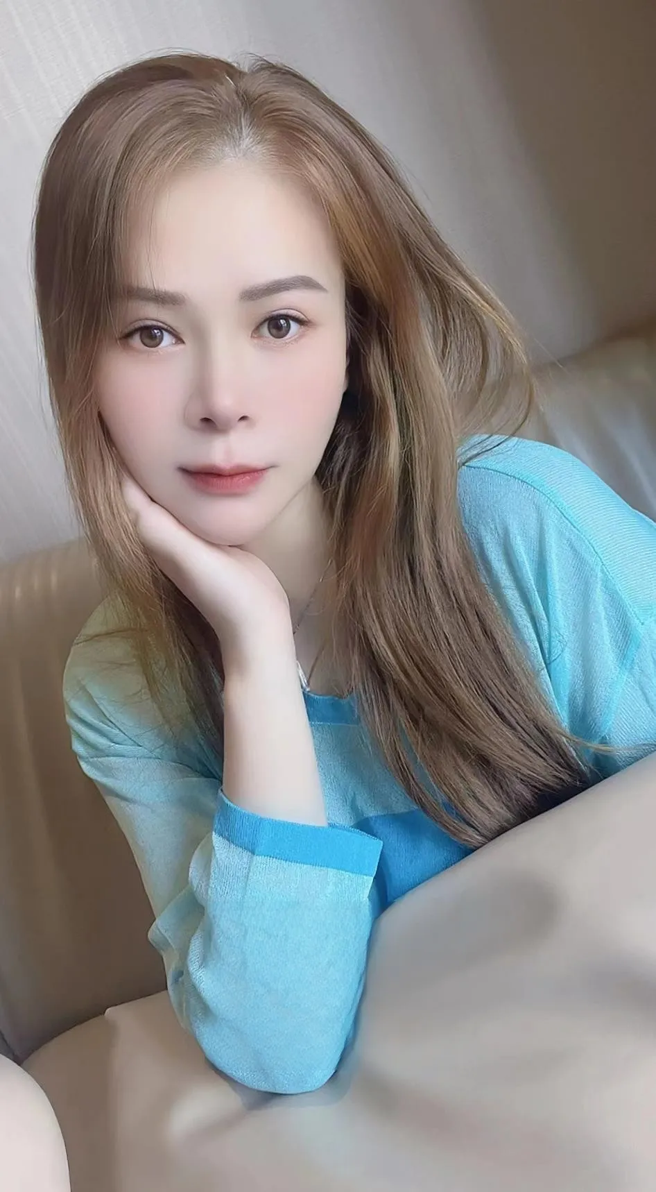 成熟美乳小少妇