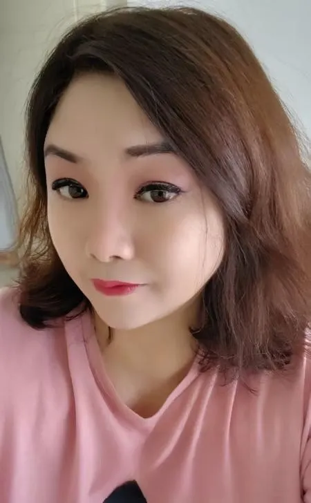 大胸大屁股倒立吹少妇