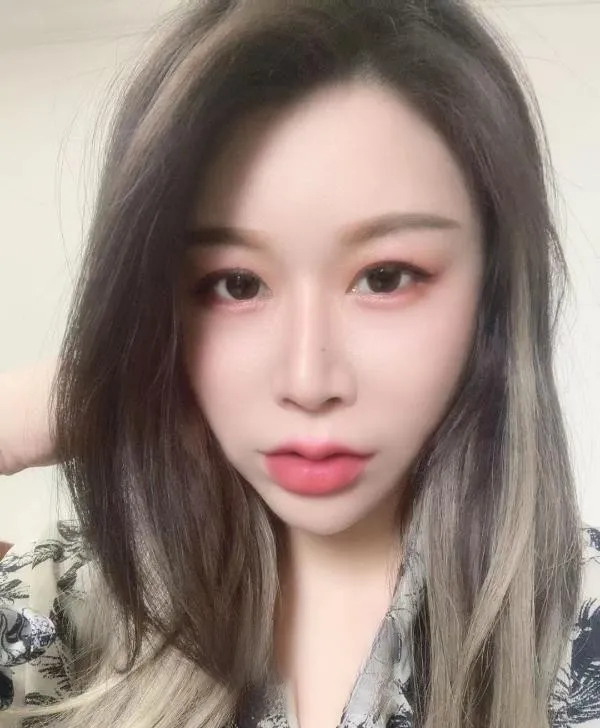 倒挂美娇娘猫咪