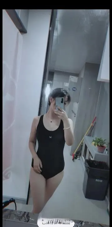 长腿大胸少妇